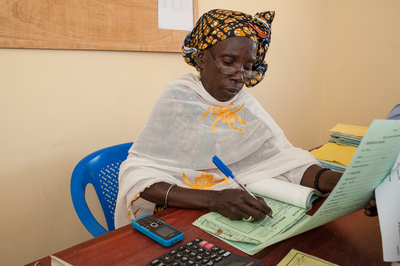 microfinance_taken_by_johannes_od_at_the_ndereppe_epicenter_in_senegal_2015_21250613213_o.jpg
